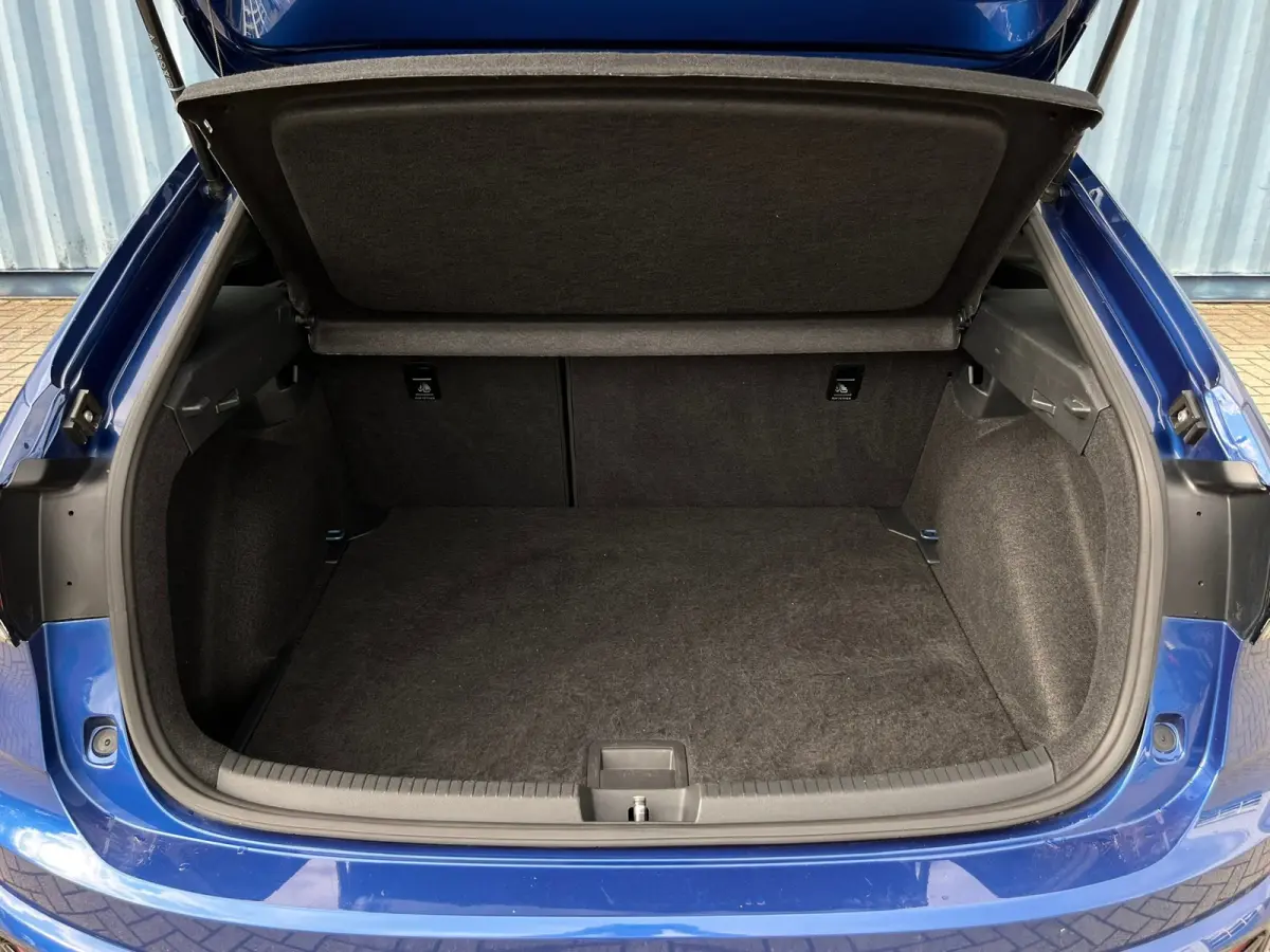 1.0 TSI R-Line Edition Pano/Kanteldak! | Adaptieve Cruise | Dealer Onderhouden! | Digitaal Cockpit | LMV | | Achterspoiler | Audio installatie | Automatische snelheids begrenzing