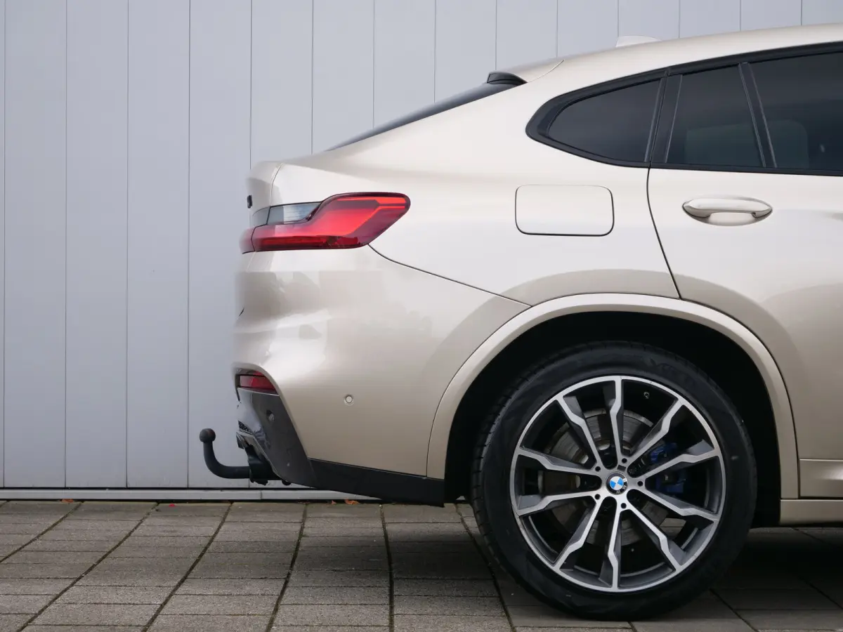 xDrive20i High Executive Edition 184 Pk Automaat M-pakket / Navigatie / DAB / Camera's / 20 inch / Trekhaak