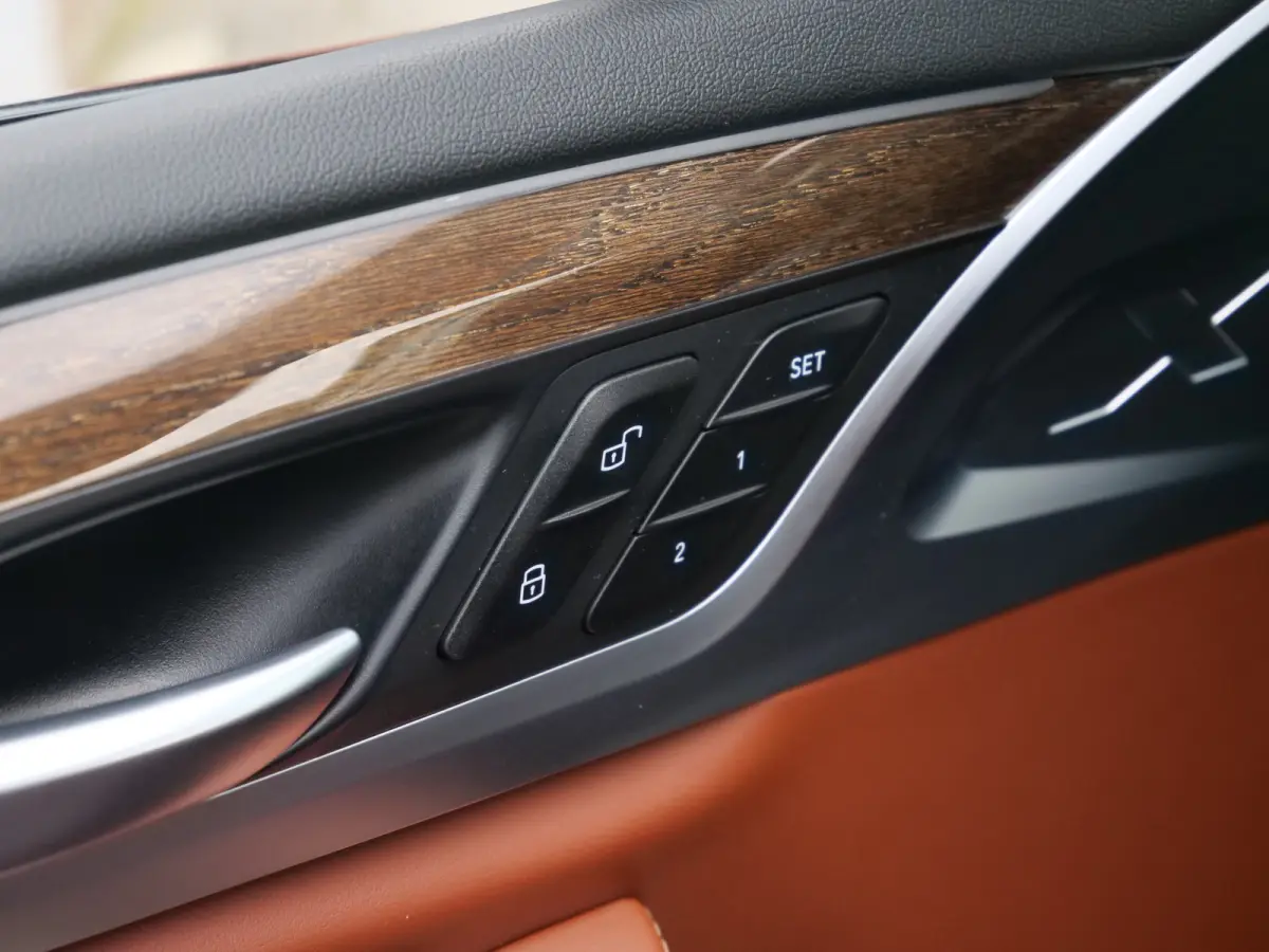 xDrive20i High Executive Edition 184 Pk Automaat M-pakket / Navigatie / DAB / Camera's / 20 inch / Trekhaak