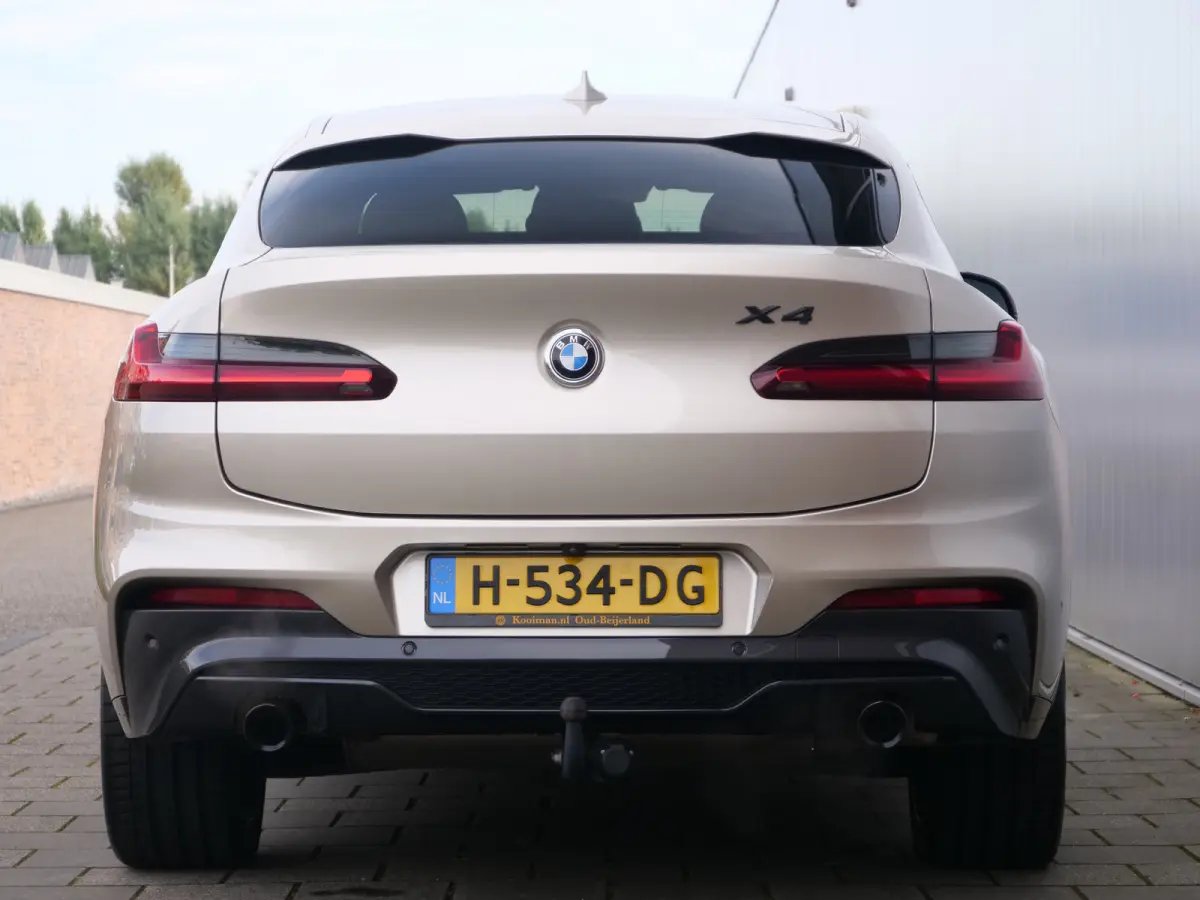xDrive20i High Executive Edition 184 Pk Automaat M-pakket / Navigatie / DAB / Camera's / 20 inch / Trekhaak