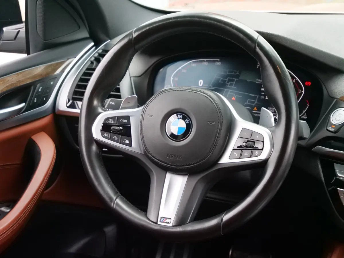 xDrive20i High Executive Edition 184 Pk Automaat M-pakket / Navigatie / DAB / Camera's / 20 inch / Trekhaak