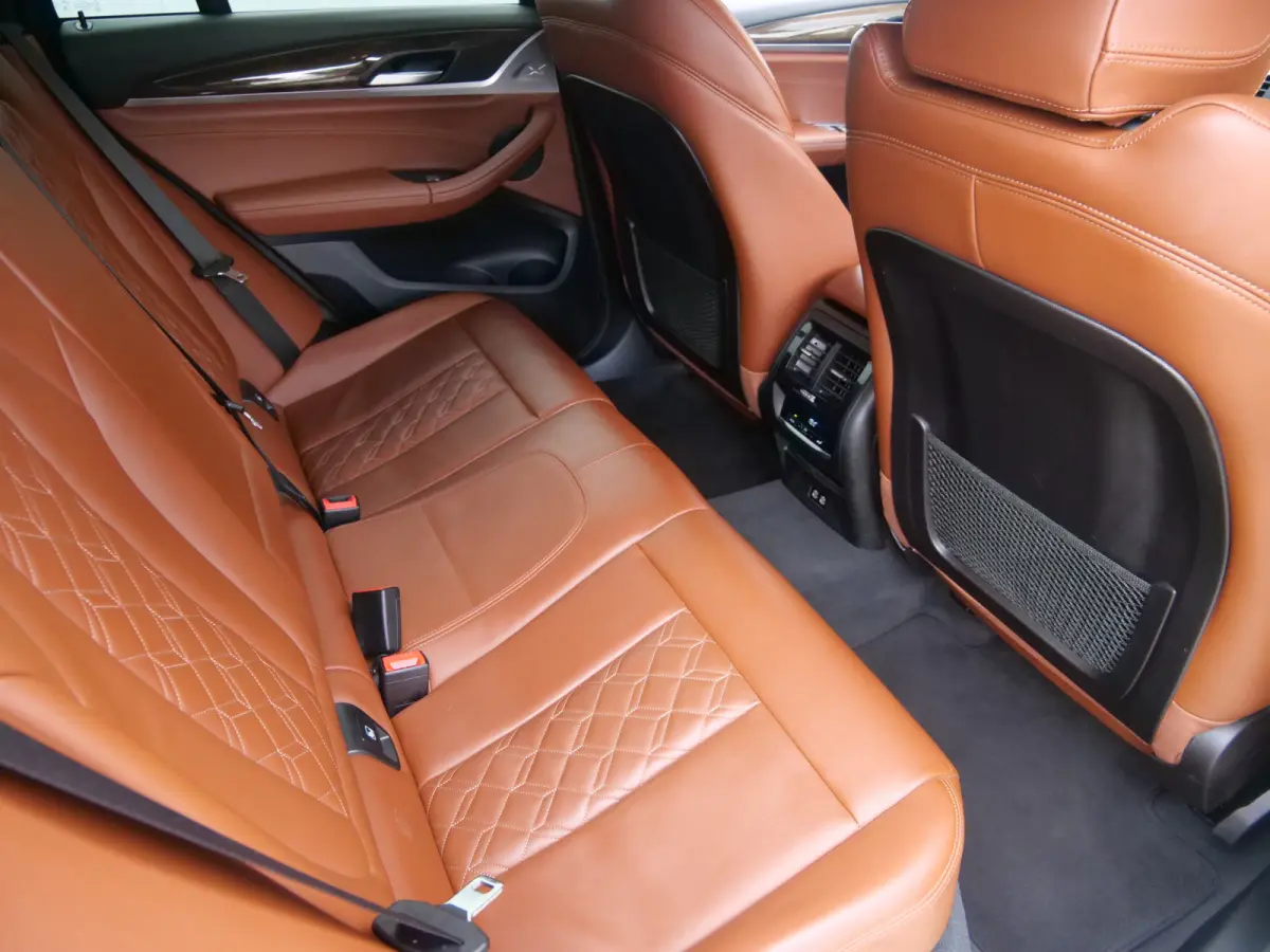 xDrive20i High Executive Edition 184 Pk Automaat M-pakket / Navigatie / DAB / Camera's / 20 inch / Trekhaak