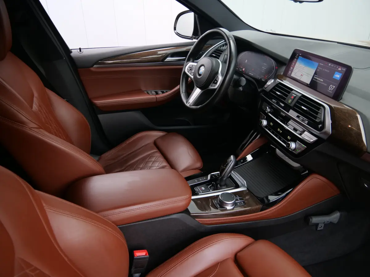xDrive20i High Executive Edition 184 Pk Automaat M-pakket / Navigatie / DAB / Camera's / 20 inch / Trekhaak