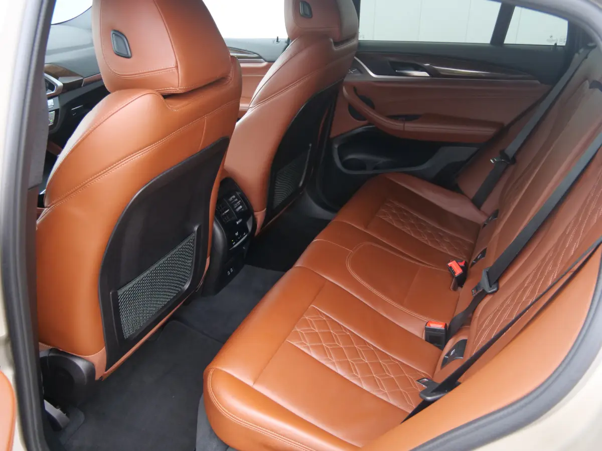 xDrive20i High Executive Edition 184 Pk Automaat M-pakket / Navigatie / DAB / Camera's / 20 inch / Trekhaak