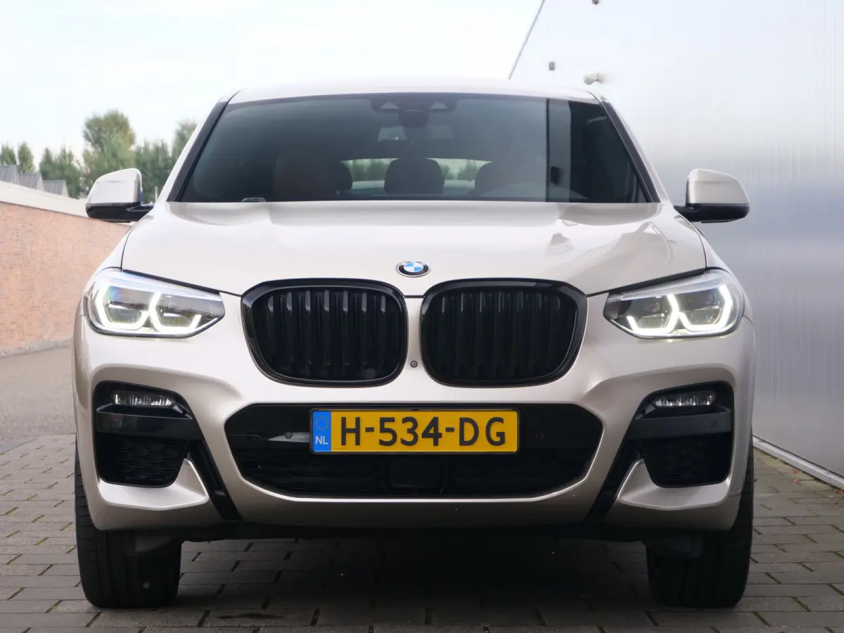 xDrive20i High Executive Edition 184 Pk Automaat M-pakket / Navigatie / DAB / Camera's / 20 inch / Trekhaak