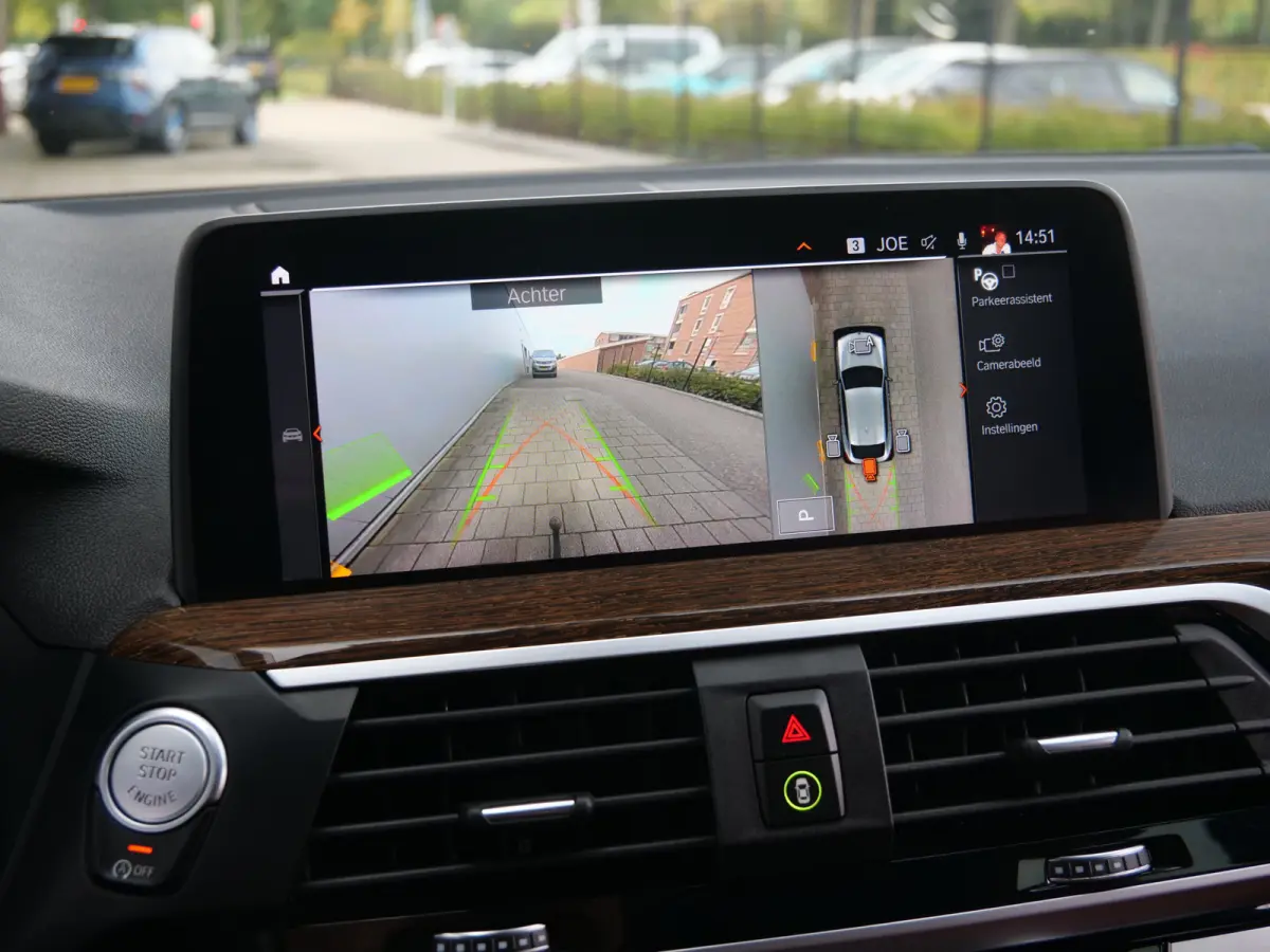 xDrive20i High Executive Edition 184 Pk Automaat M-pakket / Navigatie / DAB / Camera's / 20 inch / Trekhaak