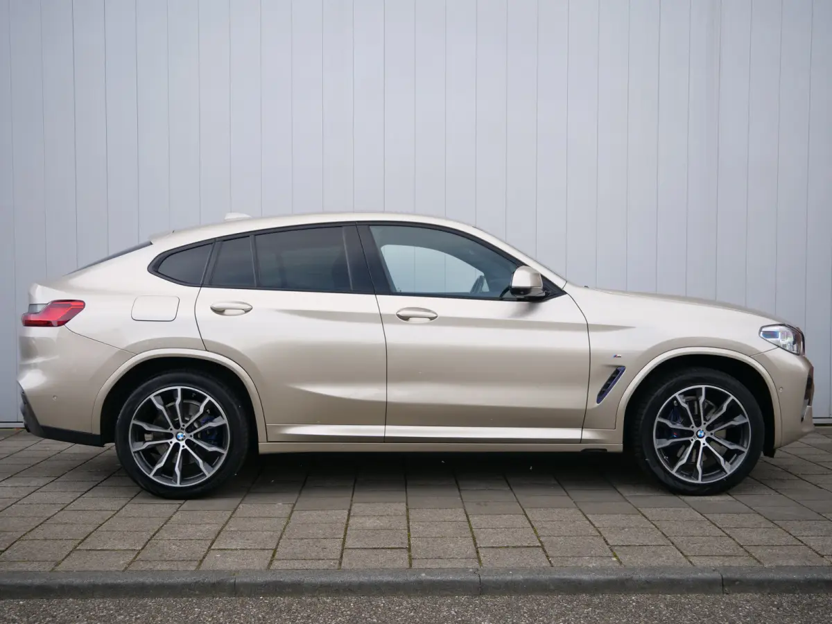 xDrive20i High Executive Edition 184 Pk Automaat M-pakket / Navigatie / DAB / Camera's / 20 inch / Trekhaak