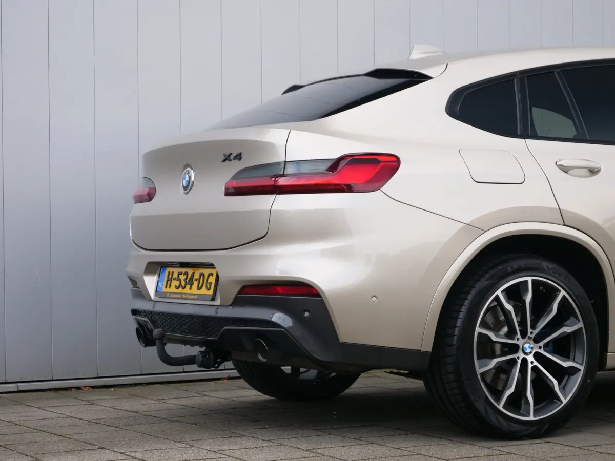 xDrive20i High Executive Edition 184 Pk Automaat M-pakket / Navigatie / DAB / Camera's / 20 inch / Trekhaak