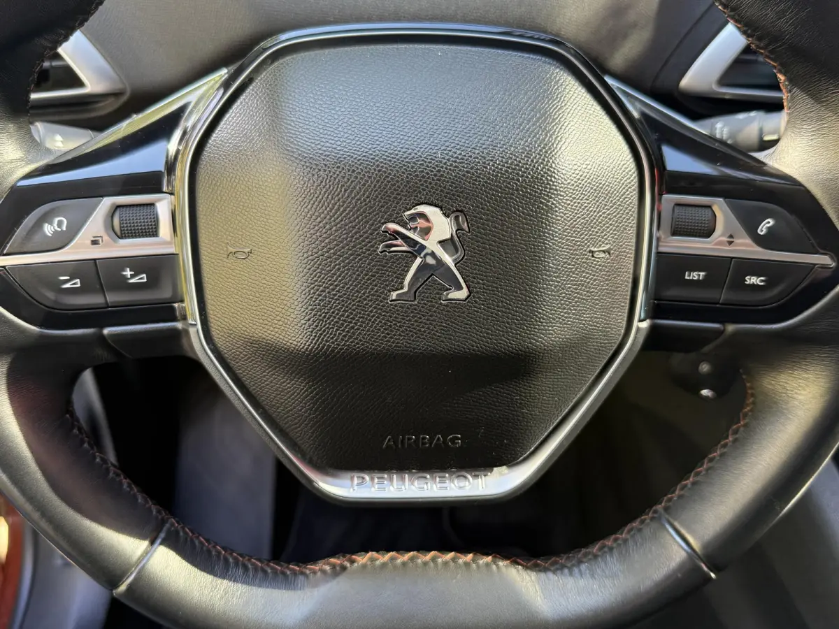 1.2 PureTech Blue Lease Executive | Trekhaak | Navigatie | Apple Carplay | Climate Control | Cruise Control | Licht metalen velgen
