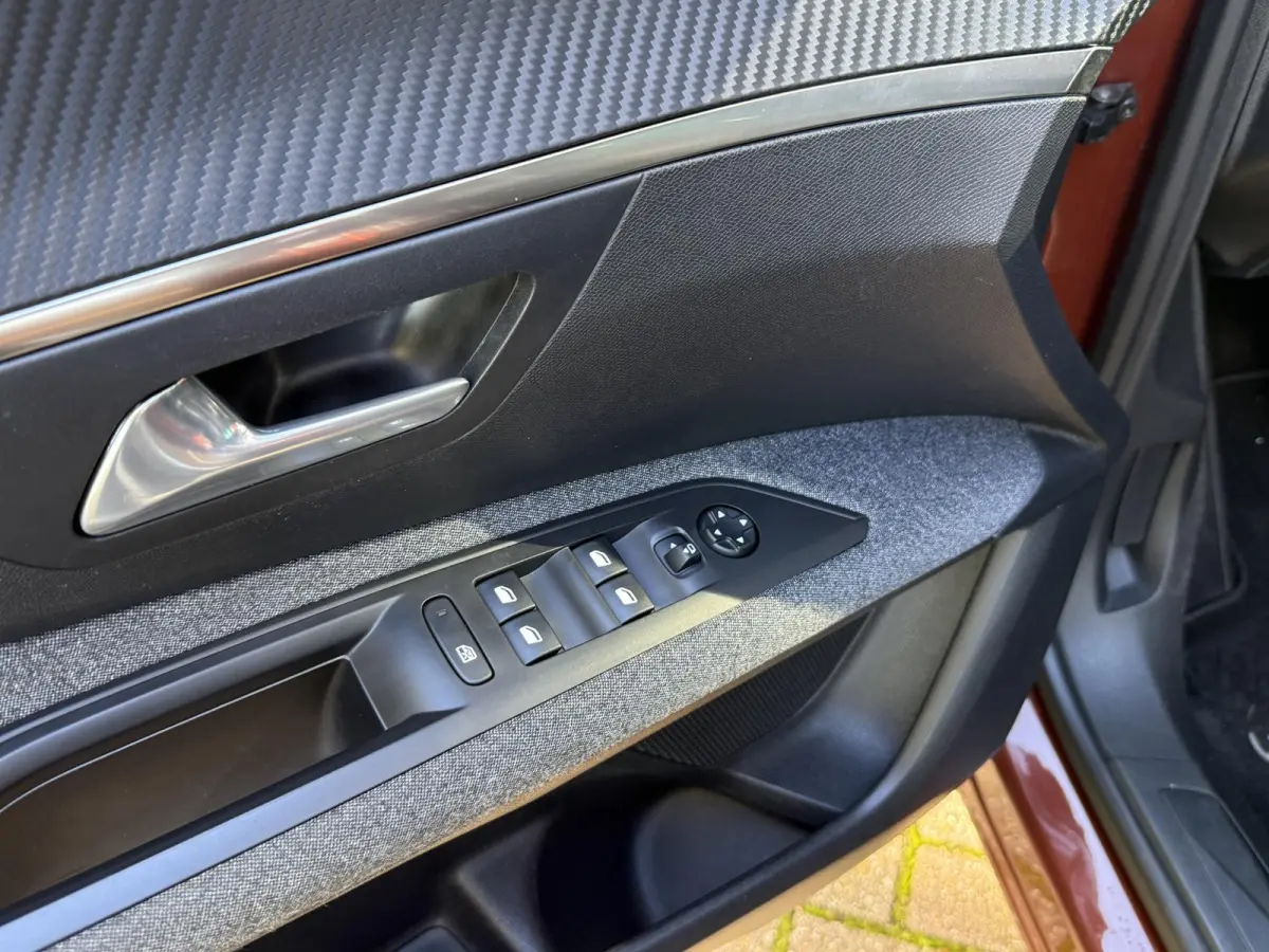 1.2 PureTech Blue Lease Executive | Trekhaak | Navigatie | Apple Carplay | Climate Control | Cruise Control | Licht metalen velgen
