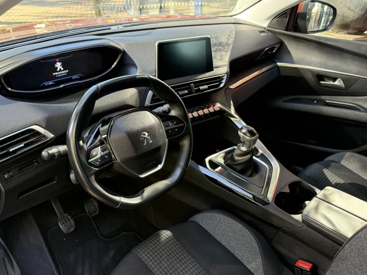 1.2 PureTech Blue Lease Executive | Trekhaak | Navigatie | Apple Carplay | Climate Control | Cruise Control | Licht metalen velgen