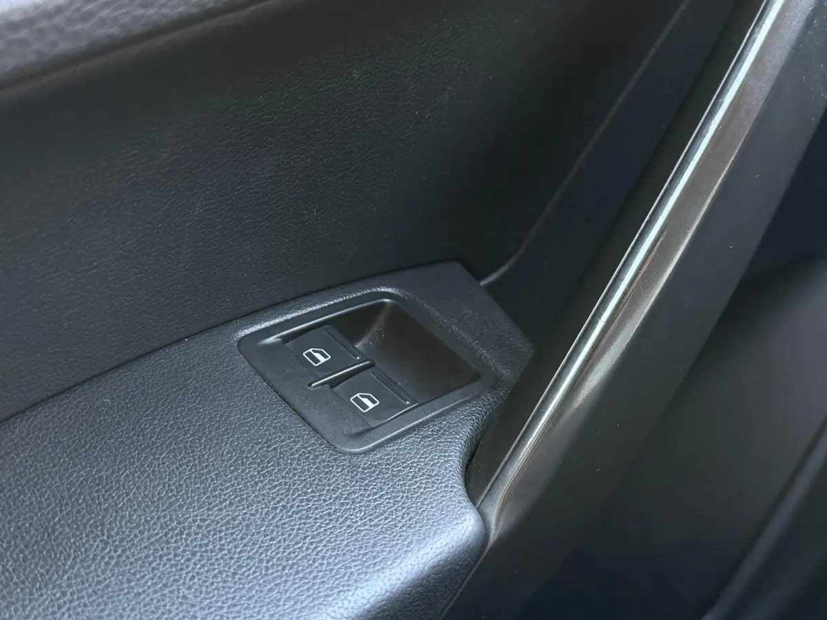 1.6 TDI L1H1 102PK | Nette Staat | van de VW Dealer | Dealeronderhouden | NL AUTO | NAP | Trekhaak | Airco | Stoelverwarming | Navigatie | Cruise Control | Parkeersensoren | 2 Sleutels | APK