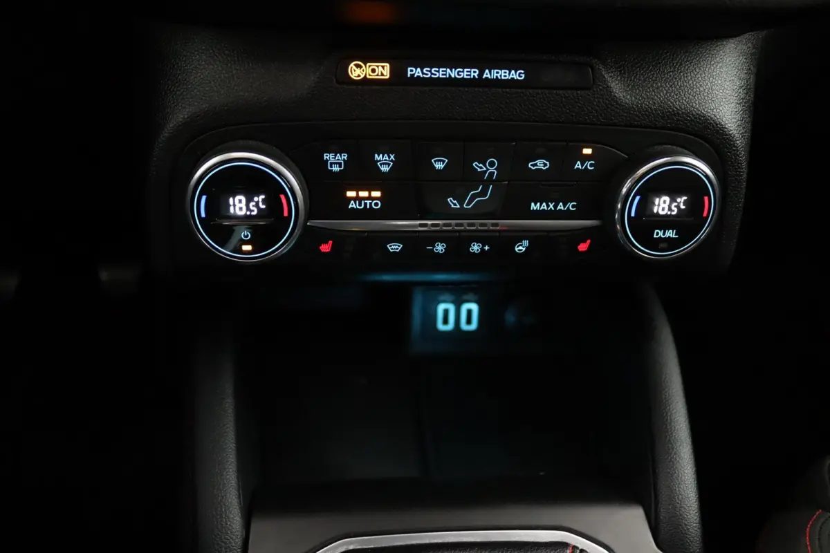 1.5 EcoBlue ST Line*PANO*LED*CAM*ECC*WINTER PAKKET