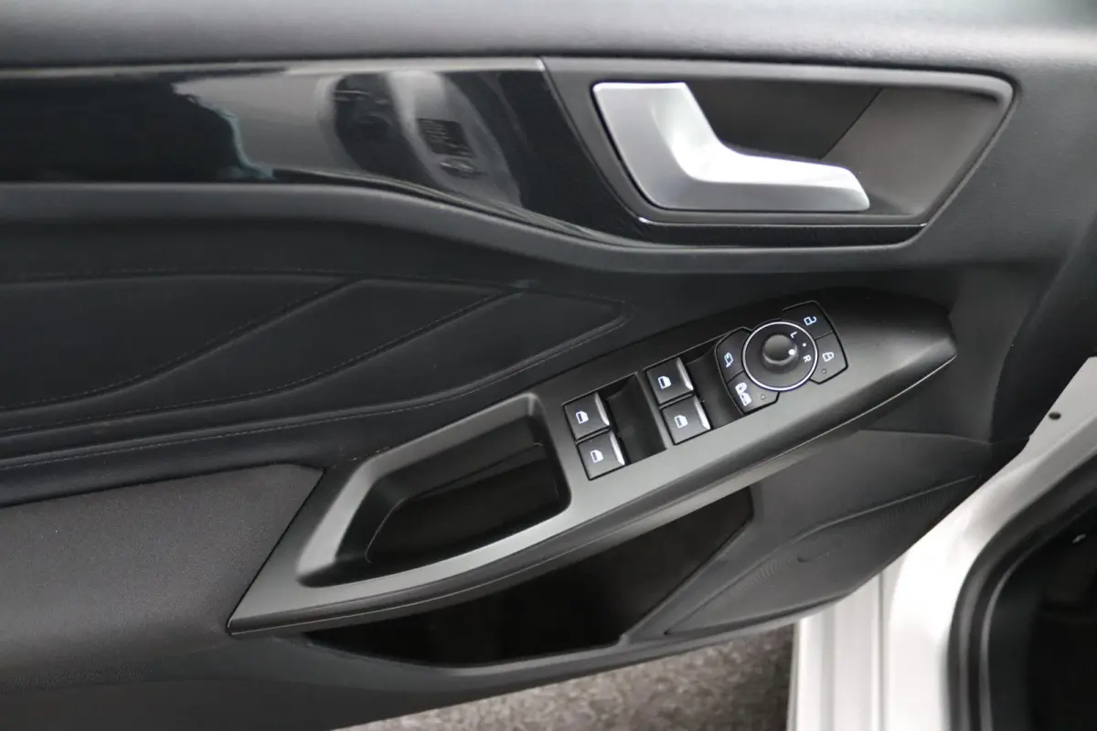 1.5 EcoBlue ST Line*PANO*LED*CAM*ECC*WINTER PAKKET