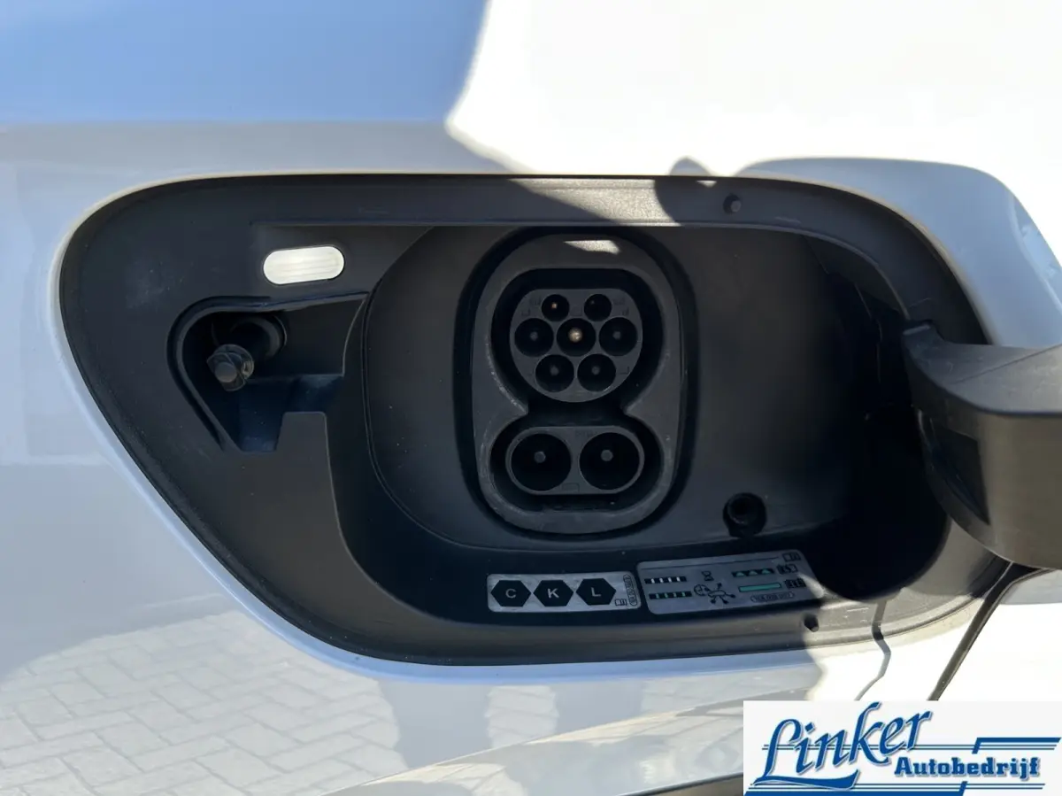 Life 77 kWh - SoH 93% | TREKH | CAMERA | CARPLAY |