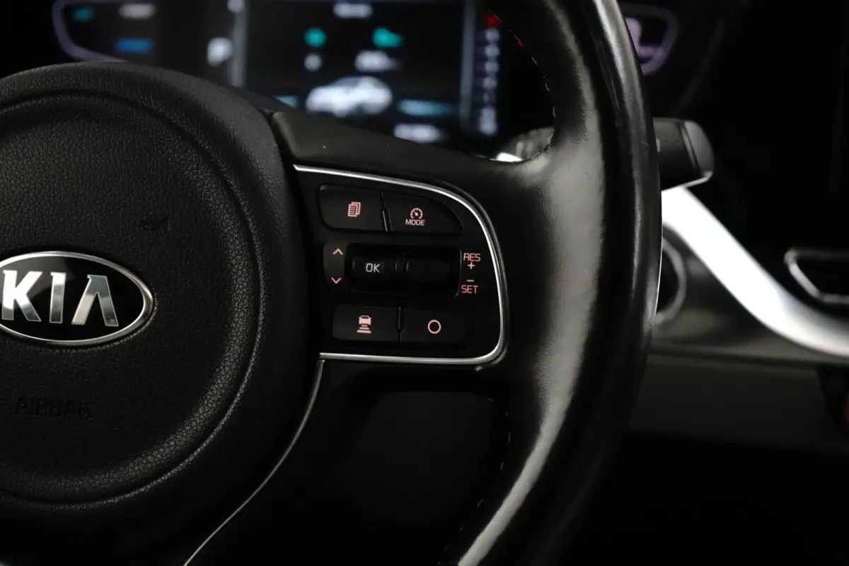 Spirit Plug-in Hybrid | Trekhaak 1300 kg geremd | Glazen schuif-kanteldak | Ledere bekleding | Adaptieve Cruise Control | Camera | Stoelgeheugen | Stoelverwarming-ventilatie voor |