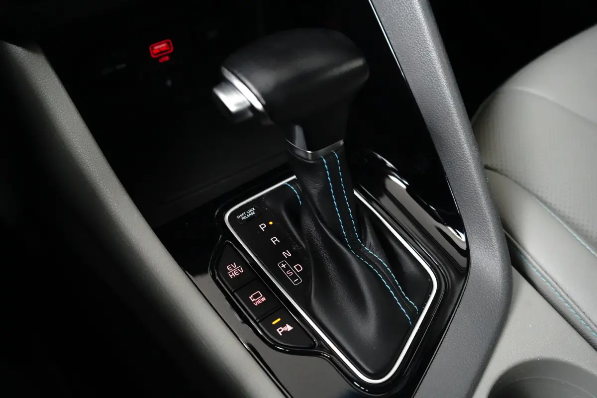 Spirit Plug-in Hybrid | Trekhaak 1300 kg geremd | Glazen schuif-kanteldak | Ledere bekleding | Adaptieve Cruise Control | Camera | Stoelgeheugen | Stoelverwarming-ventilatie voor |