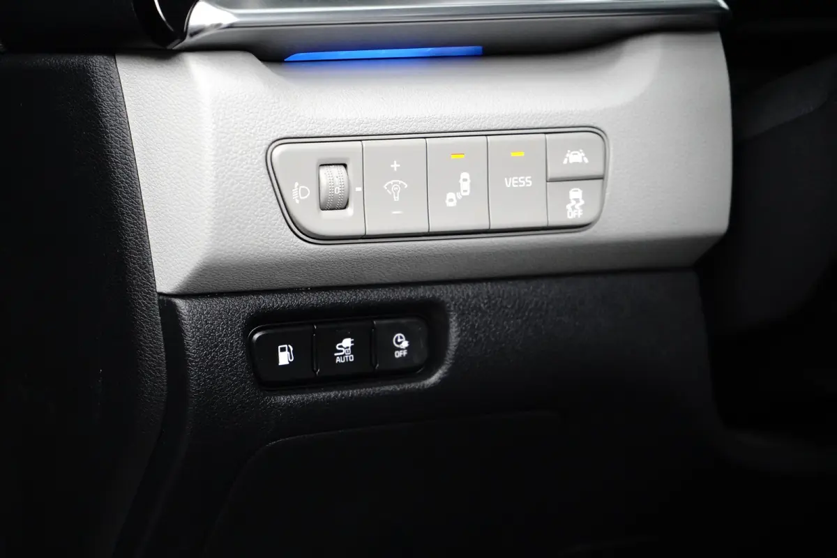 Spirit Plug-in Hybrid | Trekhaak 1300 kg geremd | Glazen schuif-kanteldak | Ledere bekleding | Adaptieve Cruise Control | Camera | Stoelgeheugen | Stoelverwarming-ventilatie voor |