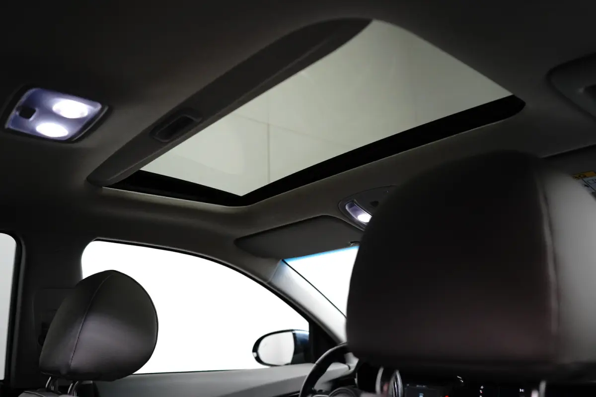 Spirit Plug-in Hybrid | Trekhaak 1300 kg geremd | Glazen schuif-kanteldak | Ledere bekleding | Adaptieve Cruise Control | Camera | Stoelgeheugen | Stoelverwarming-ventilatie voor |