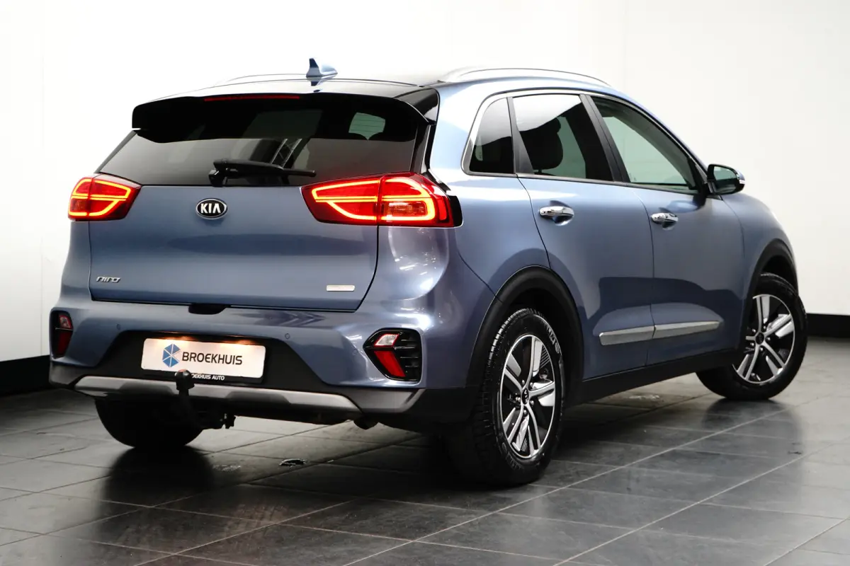 Spirit Plug-in Hybrid | Trekhaak 1300 kg geremd | Glazen schuif-kanteldak | Ledere bekleding | Adaptieve Cruise Control | Camera | Stoelgeheugen | Stoelverwarming-ventilatie voor |