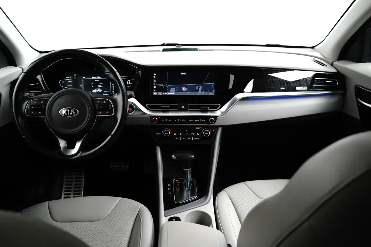 Spirit Plug-in Hybrid | Trekhaak 1300 kg geremd | Glazen schuif-kanteldak | Ledere bekleding | Adaptieve Cruise Control | Camera | Stoelgeheugen | Stoelverwarming-ventilatie voor |