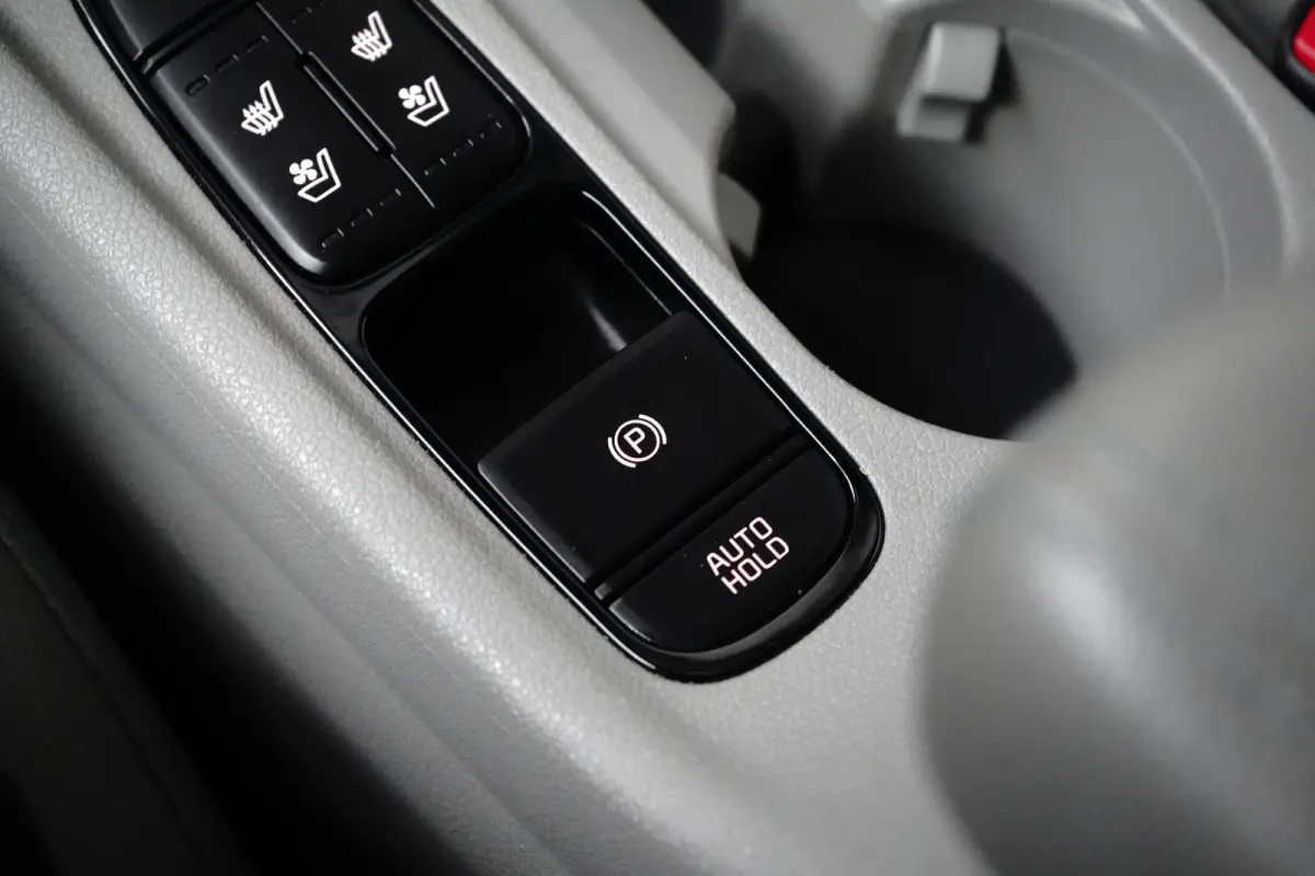 Spirit Plug-in Hybrid | Trekhaak 1300 kg geremd | Glazen schuif-kanteldak | Ledere bekleding | Adaptieve Cruise Control | Camera | Stoelgeheugen | Stoelverwarming-ventilatie voor |