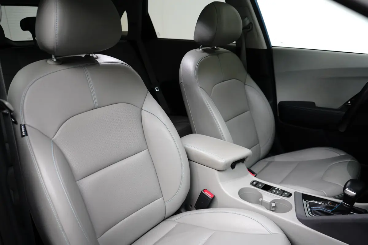 Spirit Plug-in Hybrid | Trekhaak 1300 kg geremd | Glazen schuif-kanteldak | Ledere bekleding | Adaptieve Cruise Control | Camera | Stoelgeheugen | Stoelverwarming-ventilatie voor |