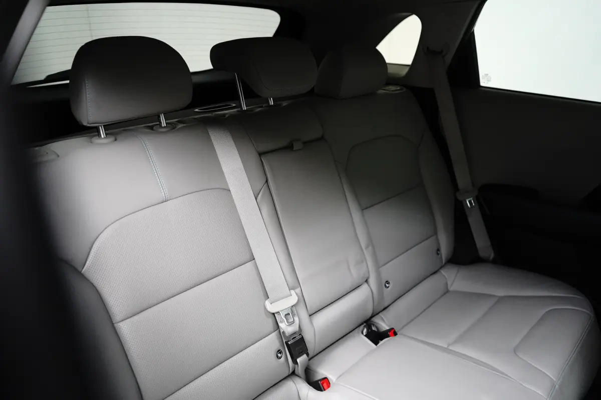 Spirit Plug-in Hybrid | Trekhaak 1300 kg geremd | Glazen schuif-kanteldak | Ledere bekleding | Adaptieve Cruise Control | Camera | Stoelgeheugen | Stoelverwarming-ventilatie voor |