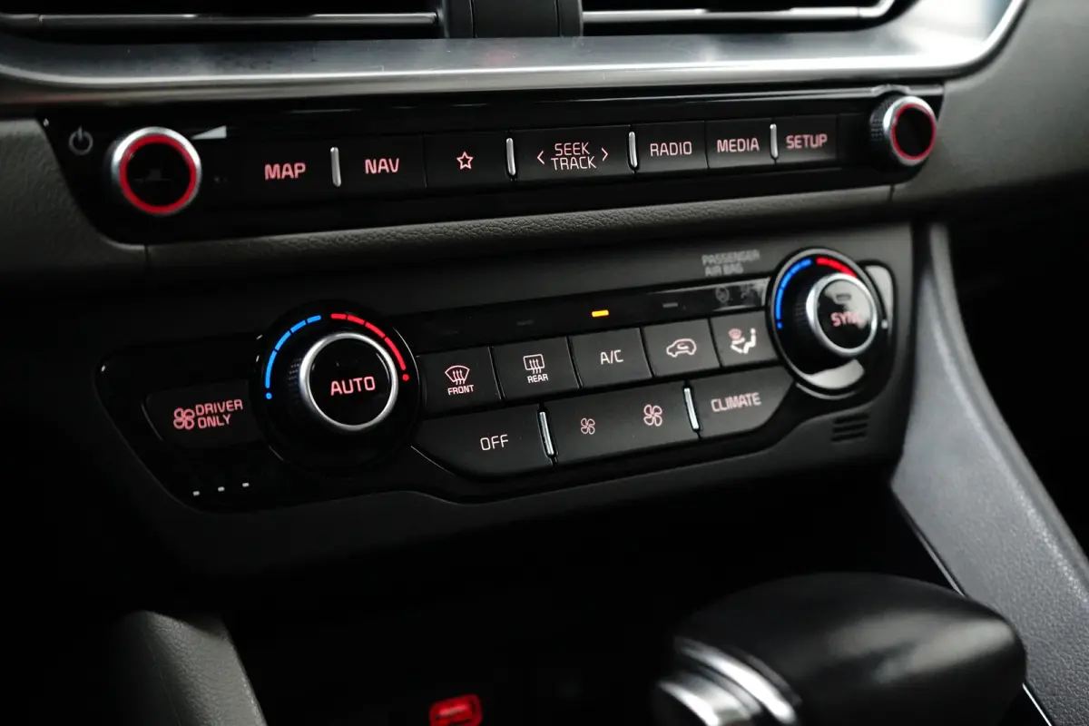 Spirit Plug-in Hybrid | Trekhaak 1300 kg geremd | Glazen schuif-kanteldak | Ledere bekleding | Adaptieve Cruise Control | Camera | Stoelgeheugen | Stoelverwarming-ventilatie voor |