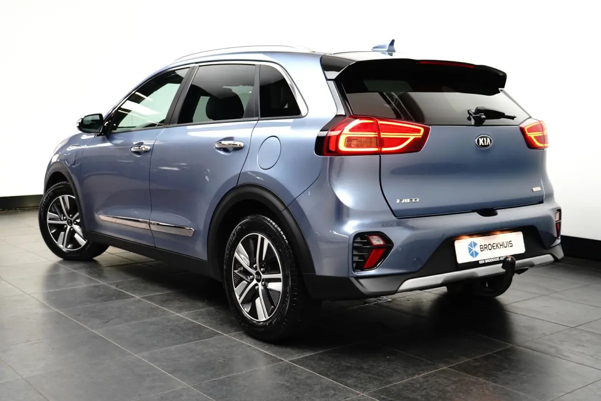 Spirit Plug-in Hybrid | Trekhaak 1300 kg geremd | Glazen schuif-kanteldak | Ledere bekleding | Adaptieve Cruise Control | Camera | Stoelgeheugen | Stoelverwarming-ventilatie voor |