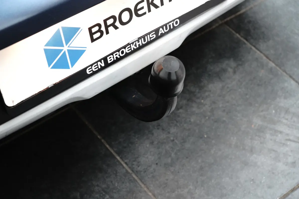 Spirit Plug-in Hybrid | Trekhaak 1300 kg geremd | Glazen schuif-kanteldak | Ledere bekleding | Adaptieve Cruise Control | Camera | Stoelgeheugen | Stoelverwarming-ventilatie voor |