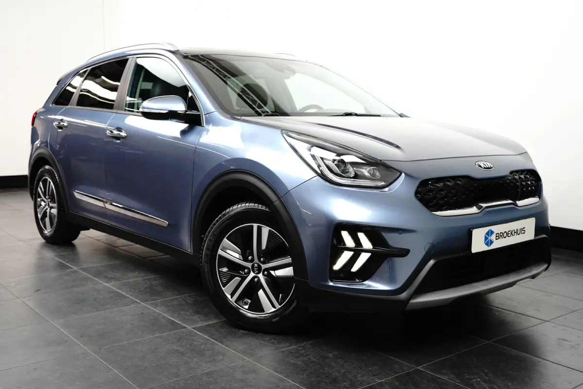 Spirit Plug-in Hybrid | Trekhaak 1300 kg geremd | Glazen schuif-kanteldak | Ledere bekleding | Adaptieve Cruise Control | Camera | Stoelgeheugen | Stoelverwarming-ventilatie voor |