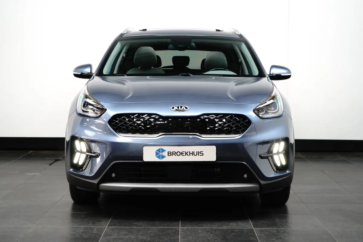 Spirit Plug-in Hybrid | Trekhaak 1300 kg geremd | Glazen schuif-kanteldak | Ledere bekleding | Adaptieve Cruise Control | Camera | Stoelgeheugen | Stoelverwarming-ventilatie voor |