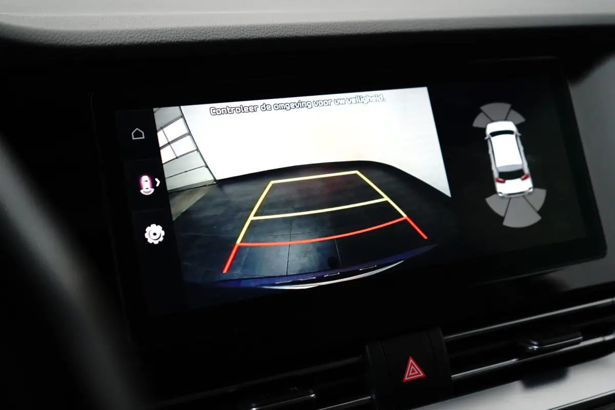 Spirit Plug-in Hybrid | Trekhaak 1300 kg geremd | Glazen schuif-kanteldak | Ledere bekleding | Adaptieve Cruise Control | Camera | Stoelgeheugen | Stoelverwarming-ventilatie voor |