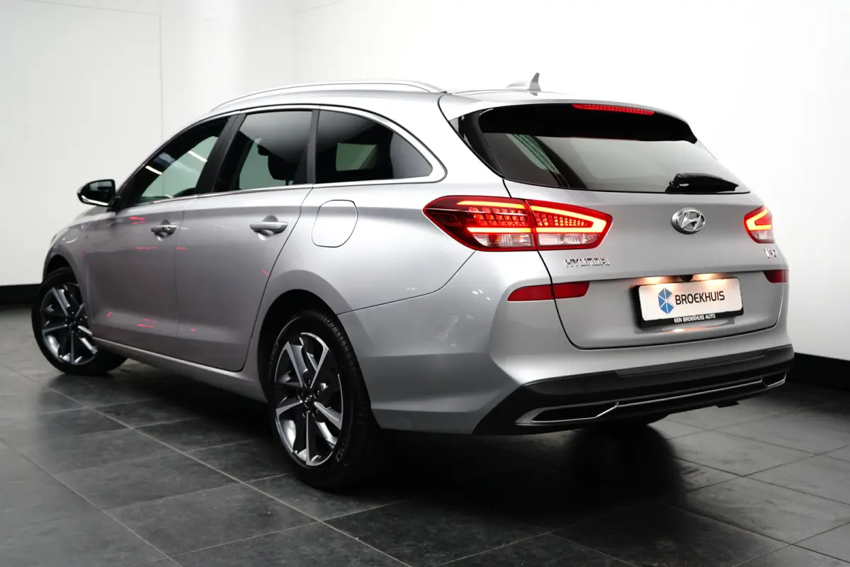 Prime Mild-Hybrid | Stoelverwarming voor | Stuurverwarming | Climate Control | Automaat | Adaptieve Cruise Control | Apple Carplay | Android Auto | Stoelgeheugen Functie |
