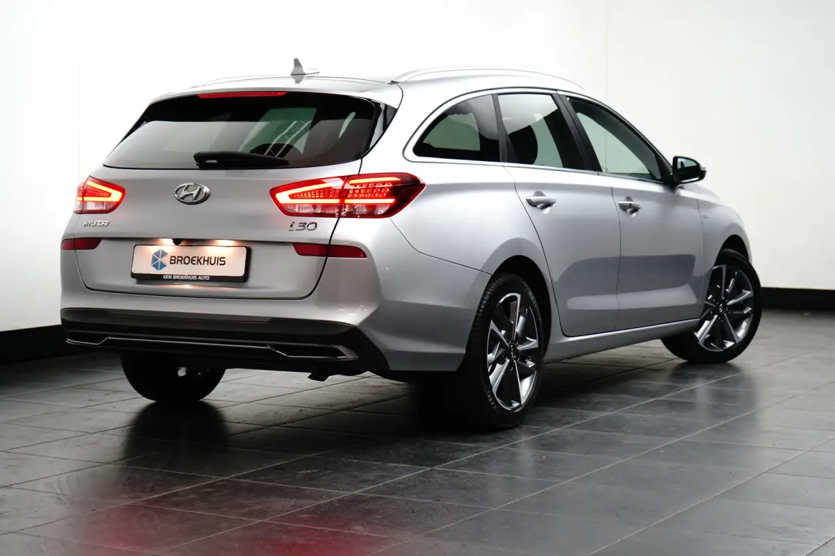 Prime Mild-Hybrid | Stoelverwarming voor | Stuurverwarming | Climate Control | Automaat | Adaptieve Cruise Control | Apple Carplay | Android Auto | Stoelgeheugen Functie |