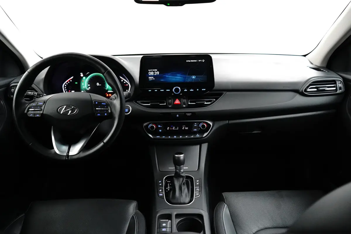Prime Mild-Hybrid | Stoelverwarming voor | Stuurverwarming | Climate Control | Automaat | Adaptieve Cruise Control | Apple Carplay | Android Auto | Stoelgeheugen Functie |