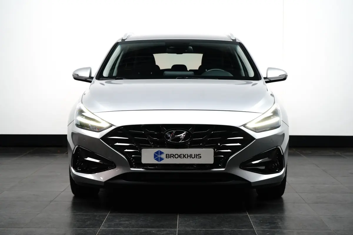 Prime Mild-Hybrid | Stoelverwarming voor | Stuurverwarming | Climate Control | Automaat | Adaptieve Cruise Control | Apple Carplay | Android Auto | Stoelgeheugen Functie |