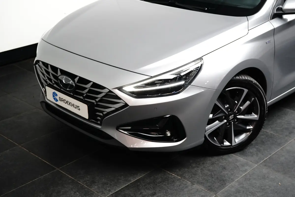 Prime Mild-Hybrid | Stoelverwarming voor | Stuurverwarming | Climate Control | Automaat | Adaptieve Cruise Control | Apple Carplay | Android Auto | Stoelgeheugen Functie |