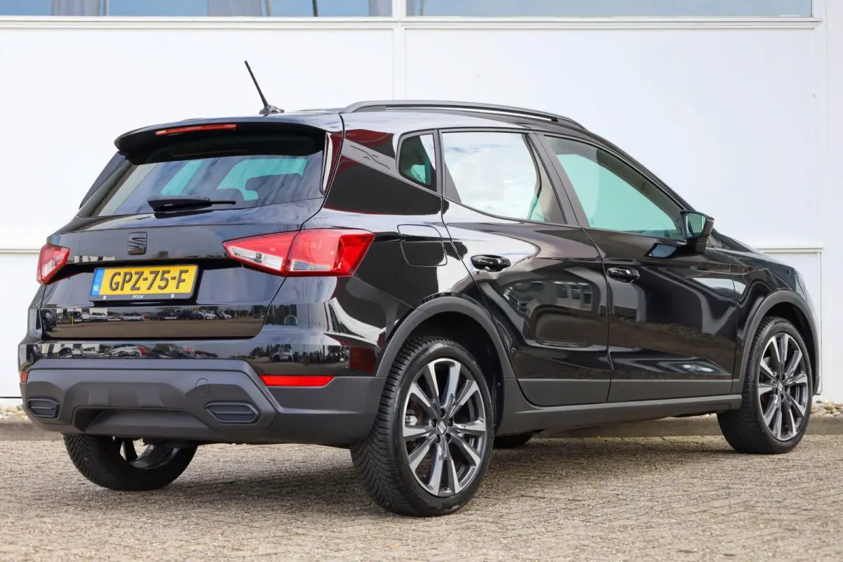 1.0 EcoTSI 115pk Style Business Connect | Parkeersensor | Stoelverwarming | LM Velgen 18"