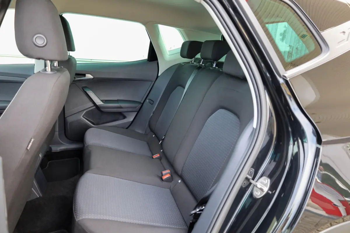 1.0 EcoTSI 115pk Style Business Connect | Parkeersensor | Stoelverwarming | LM Velgen 18"