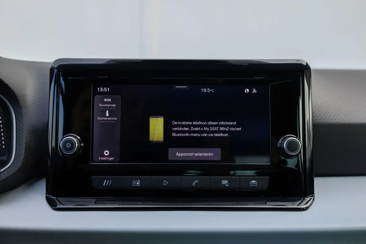 1.0 EcoTSI 115pk Style Business Connect | Parkeersensor | Stoelverwarming | LM Velgen 18"