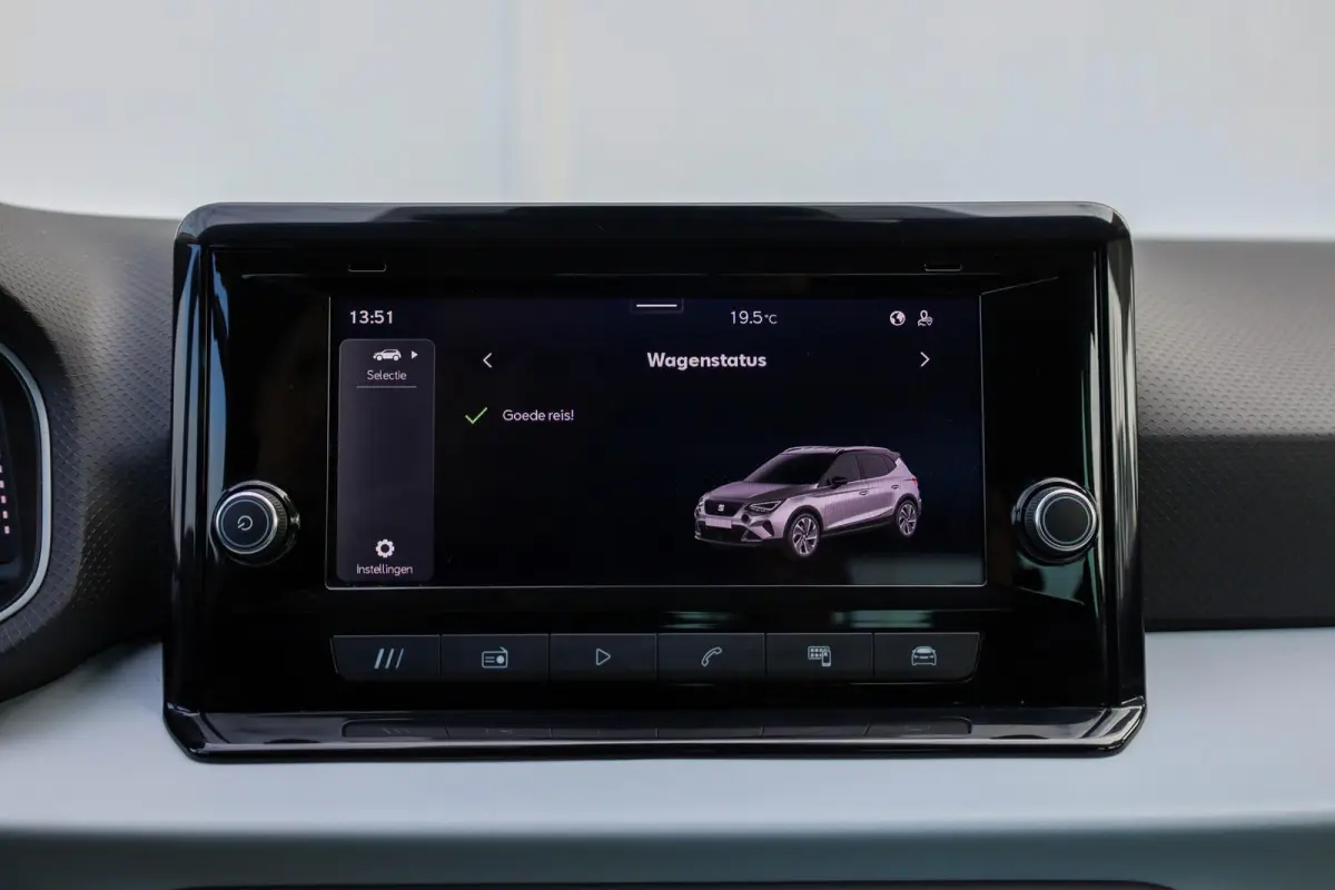 1.0 EcoTSI 115pk Style Business Connect | Parkeersensor | Stoelverwarming | LM Velgen 18"