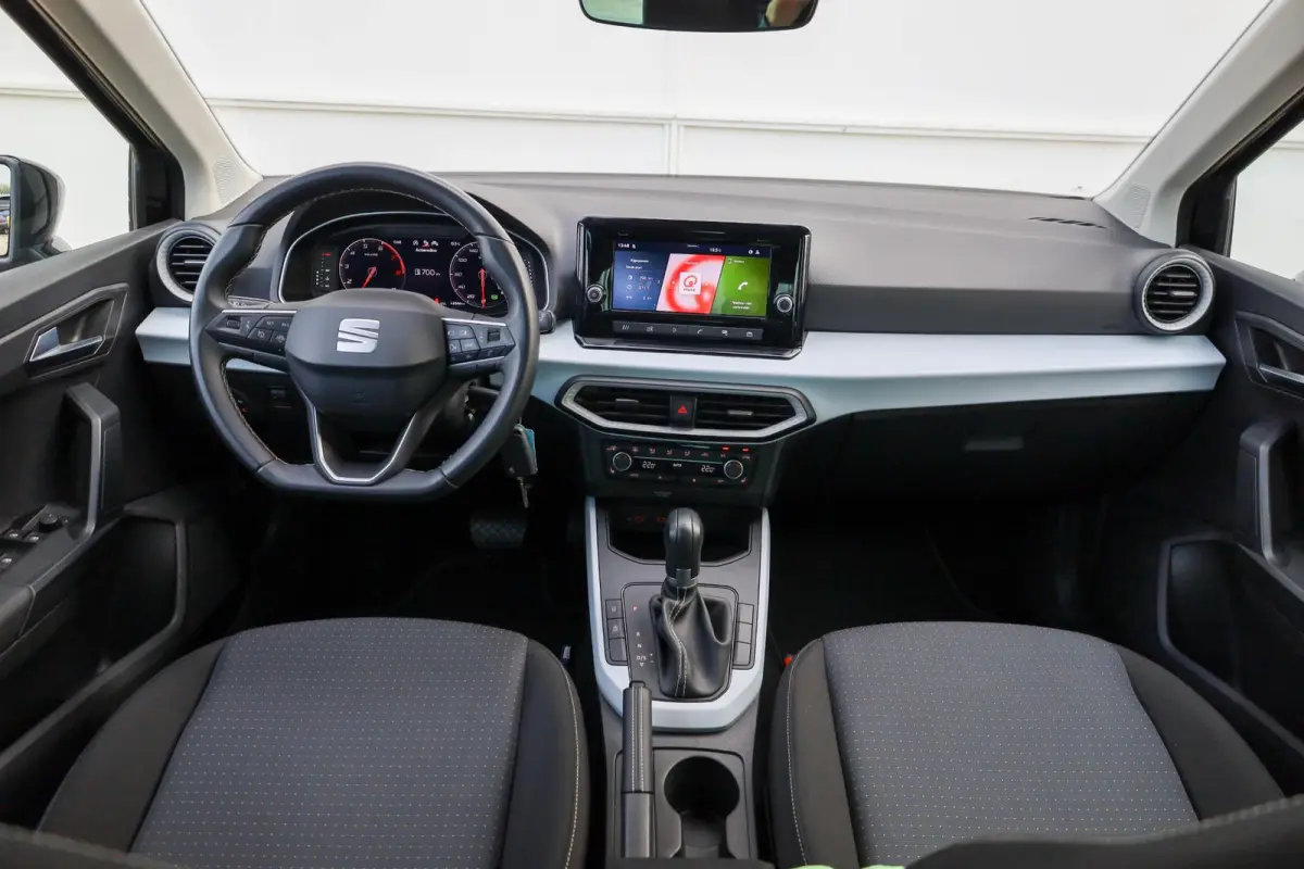 1.0 EcoTSI 115pk Style Business Connect | Parkeersensor | Stoelverwarming | LM Velgen 18"