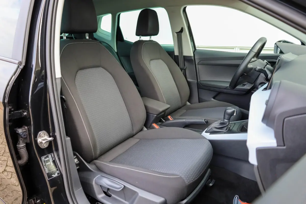1.0 EcoTSI 115pk Style Business Connect | Parkeersensor | Stoelverwarming | LM Velgen 18"