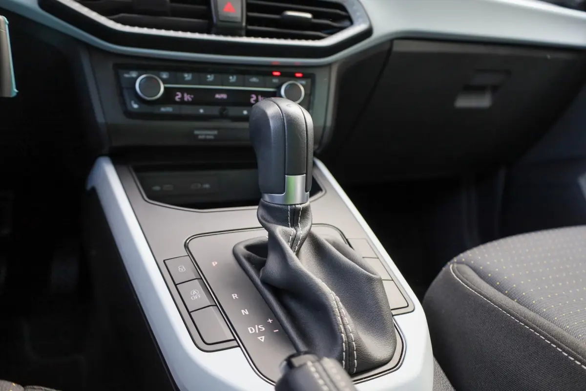 1.0 EcoTSI 115pk Style Business Connect | Parkeersensor | Stoelverwarming | LM Velgen 18"