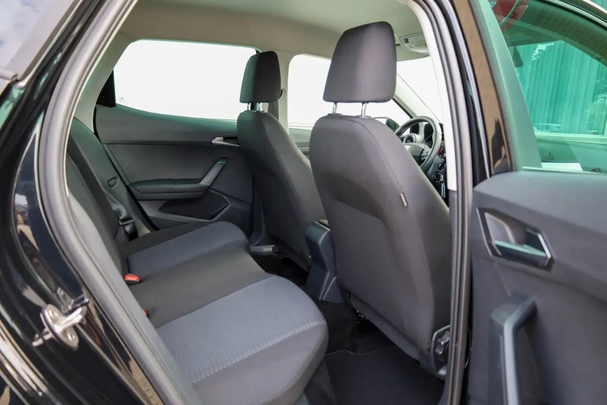 1.0 EcoTSI 115pk Style Business Connect | Parkeersensor | Stoelverwarming | LM Velgen 18"