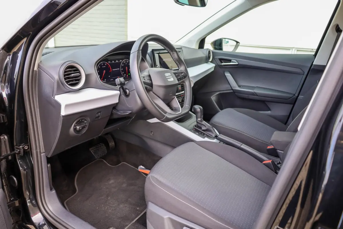 1.0 EcoTSI 115pk Style Business Connect | Parkeersensor | Stoelverwarming | LM Velgen 18"