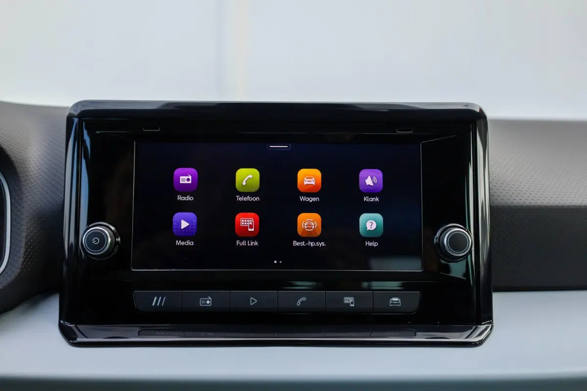 1.0 EcoTSI 115pk Style Business Connect | Parkeersensor | Stoelverwarming | LM Velgen 18"