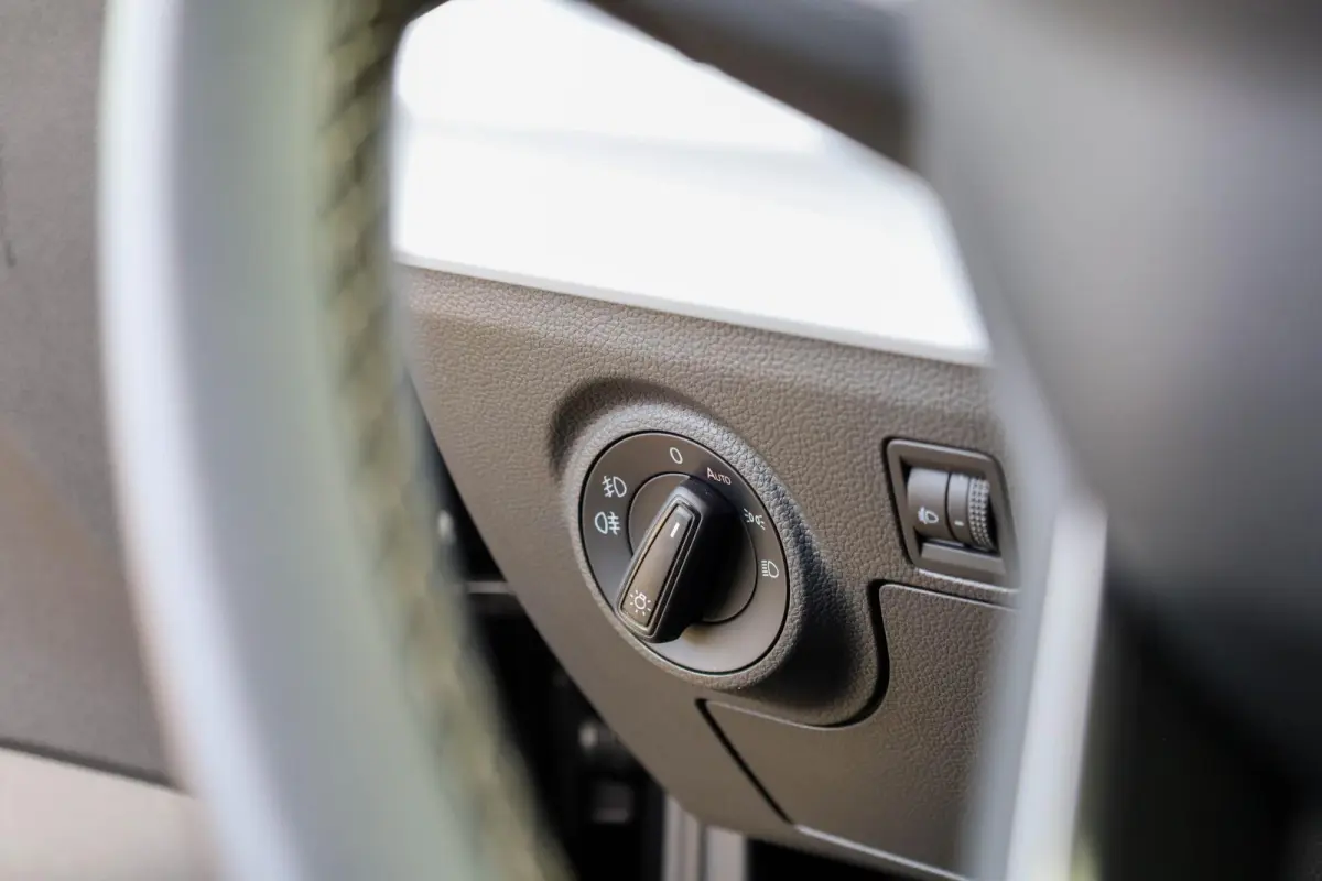 1.0 EcoTSI 115pk Style Business Connect | Parkeersensor | Stoelverwarming | LM Velgen 18"